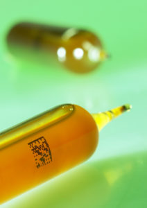 Znakowanie na szkle - wydruki drukarką przemysłową Markem-Imaje 1