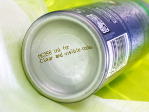 Nadruki na pojemnikach metalowych drukarką przemysłową Markem-Imaje