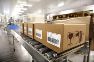 Etykietowanie kartonów z Markem-Imaje 2200 na linii pakującej 2