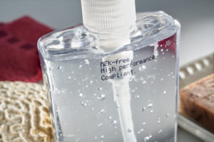 Znakowanie na plastikowych opakowaniach drukarmami Markem-Imaje i atramentem MEK free