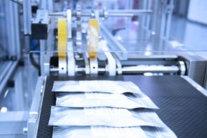 Etykietowanie pakietów etykieciarką IXOR CAB