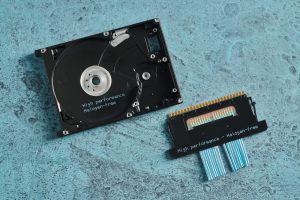 Znakowanie części elektronicznych atramentem pigmentowym Markem-Imaje