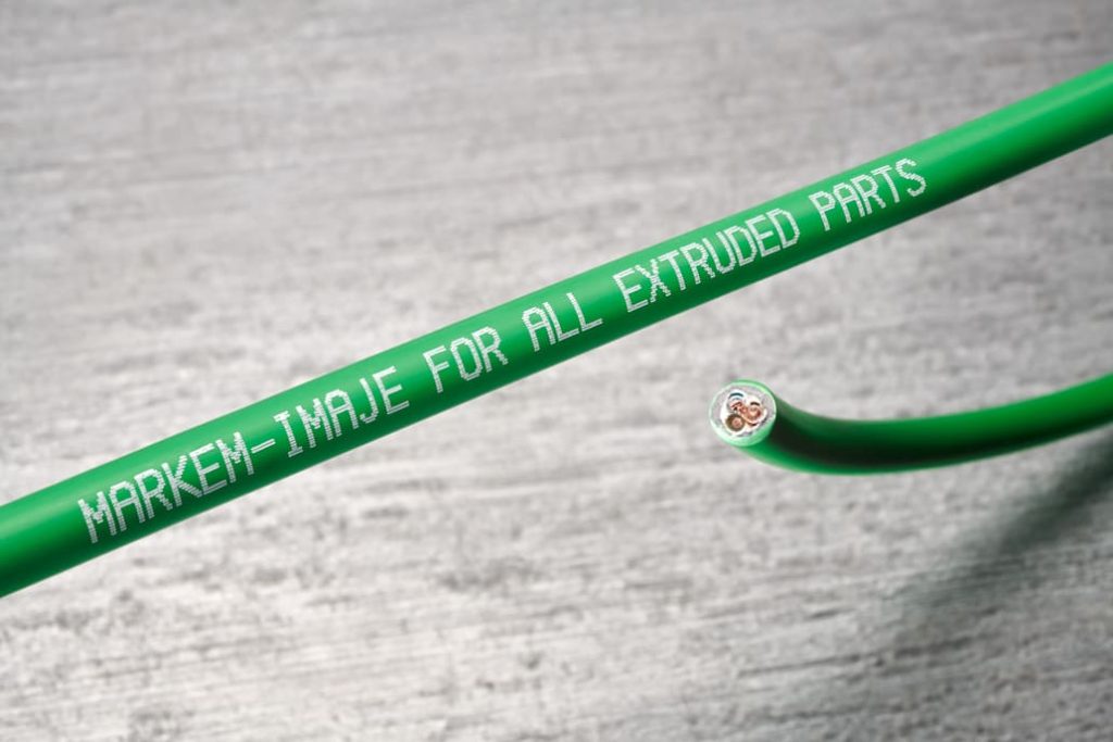 Znakowanie kabli - biały, kontrastowy atrament Markem-Imaje